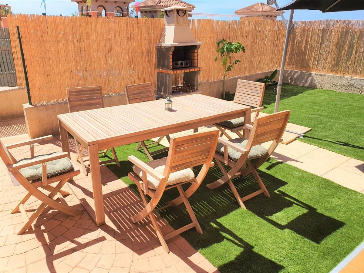 Espacioso Apartamento Con Preciosos Jardines Y Bbq Isla Plana Exteriör bild